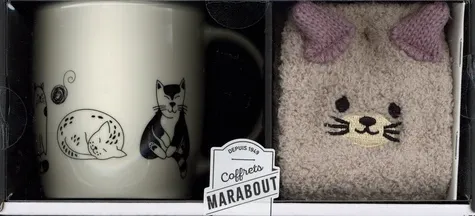 Le club des chats paresseux. Avec un mug en porcelaine, une paire de chaussette longues taille unique Le club des chats paresseux. Avec un mug en porcelaine, une paire de chaussette longues taille unique