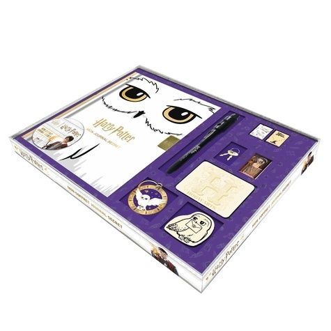 Harry Potter - Mon coffret journal secret Hedwige - Avec 2 rouleaux de masting tape, 1 journal secret avec cadenas et clés, 1 stylo à encre invisible, 1 bloc-notes, 1 porte-clés, 1 gomme Harry Potter - Mon coffret journal secret Hedwige - Avec 2 rouleaux de masting tape, 1 journal secret avec cadenas et clés, 1 stylo à encre invisible, 1 bloc-notes, 1 porte-clés, 1 gomme